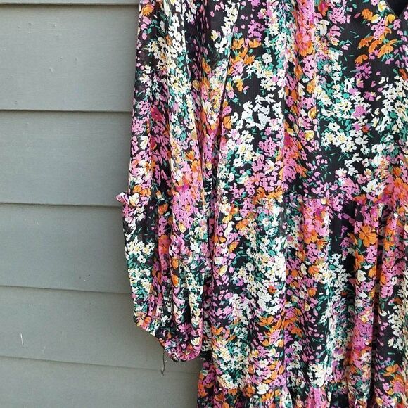 Vince Camuto Boho Tiered Floral Peasant Dress Black Background size Medium - Picture 5 of 9